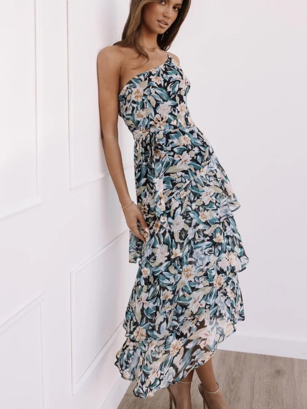 Amren One Shoulder Floral Midi Dress NWT Size 2 Petal & Pup - Picture 2 of 16